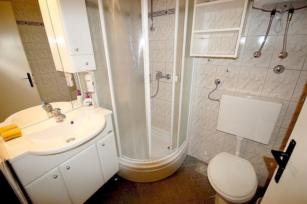Apartments Jakobi By El-Pi Tours Нивице Номер фото