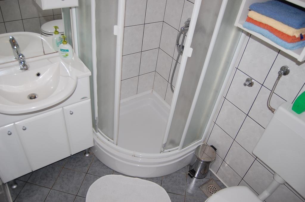 Apartments Jakobi By El-Pi Tours Нивице Номер фото