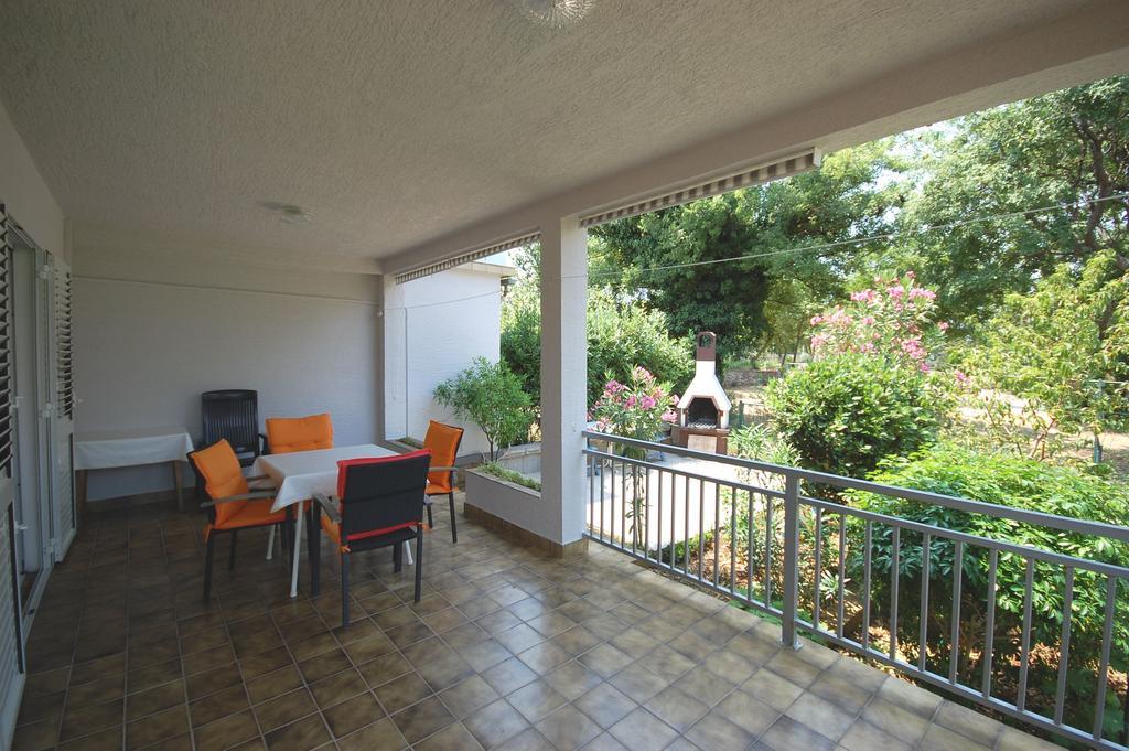 Apartments Jakobi By El-Pi Tours Нивице Экстерьер фото