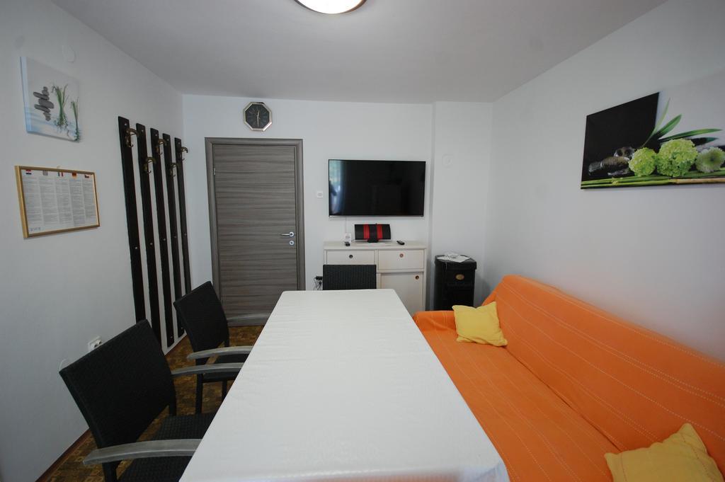 Apartments Jakobi By El-Pi Tours Нивице Экстерьер фото