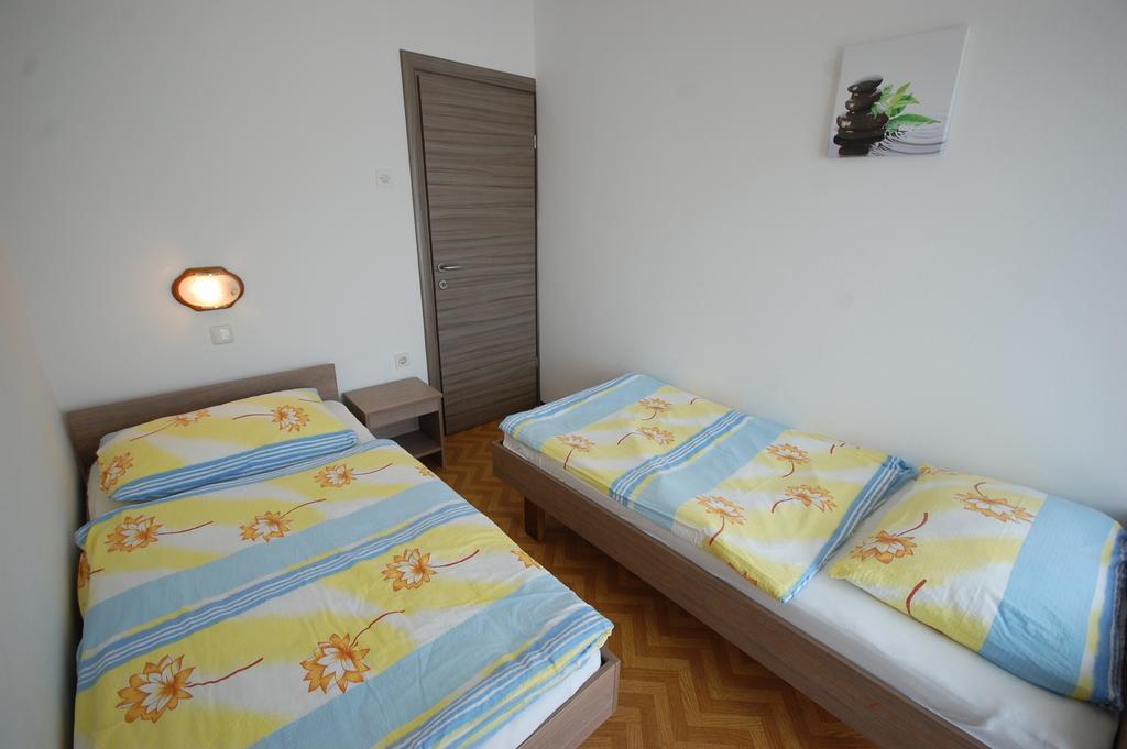 Apartments Jakobi By El-Pi Tours Нивице Экстерьер фото