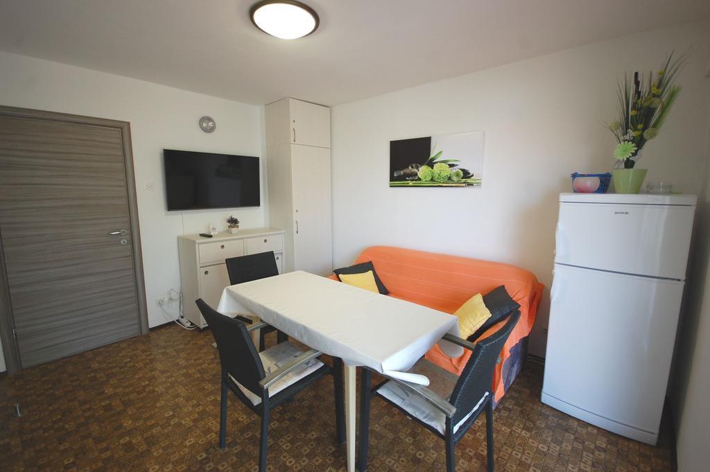 Apartments Jakobi By El-Pi Tours Нивице Экстерьер фото
